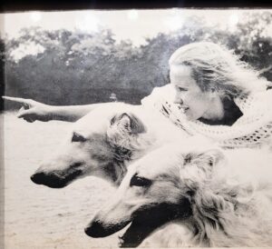 Ilona Regina Garrett